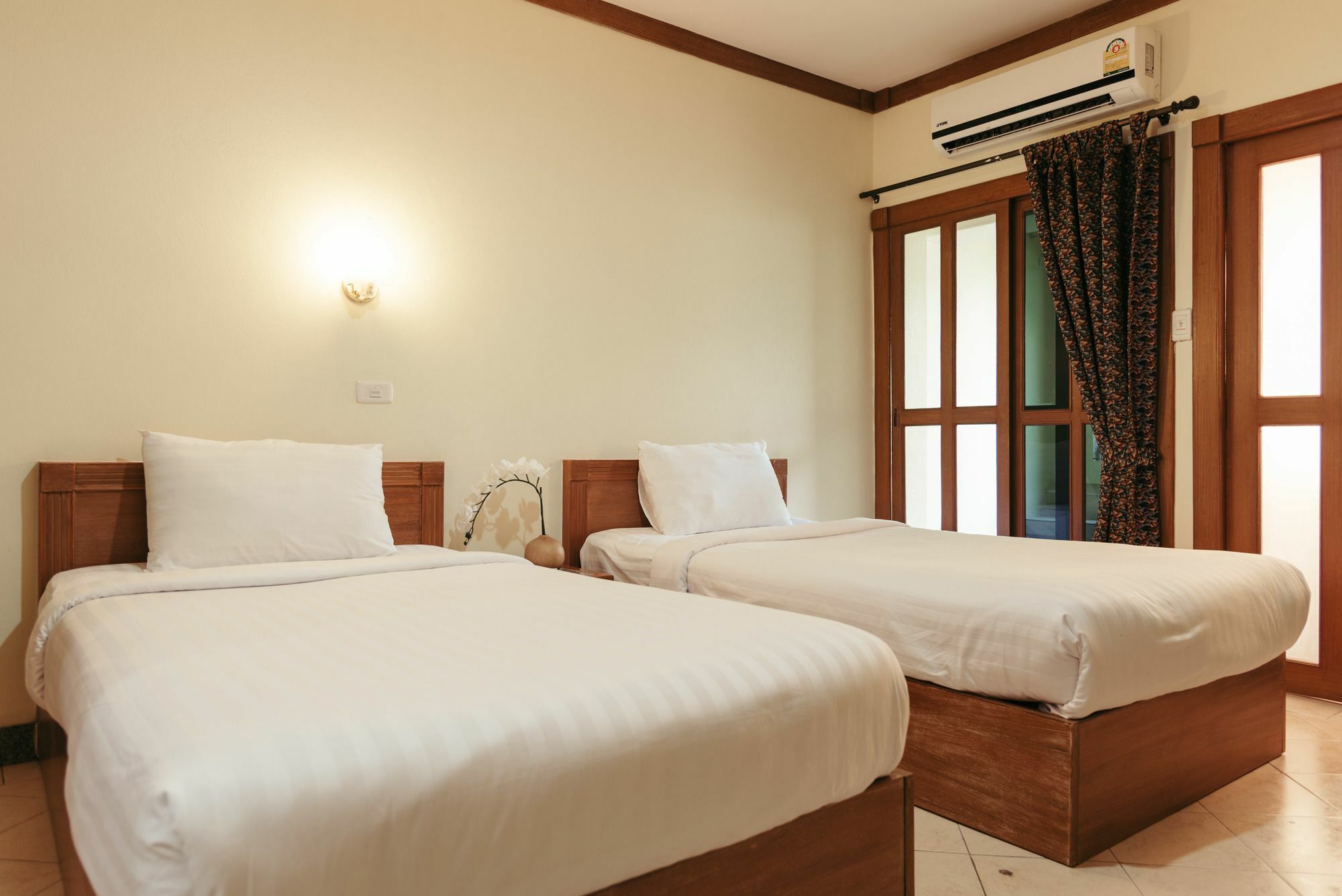 Link Mansion Hotel Чиангмай Екстериор снимка